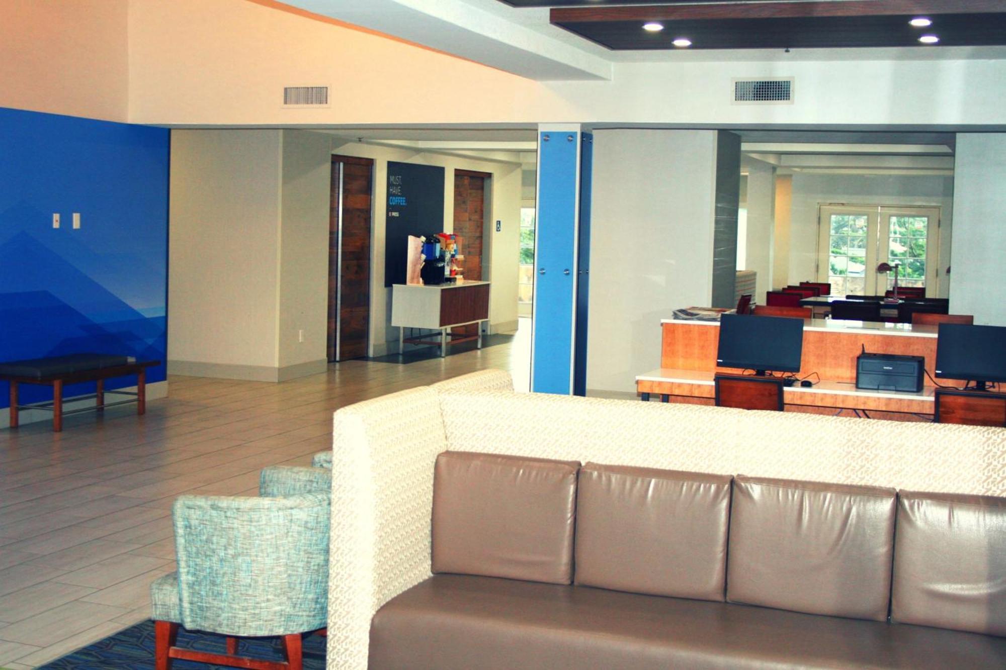 Holiday Inn Express Hotel & Suites Marina By Ihg Luaran gambar